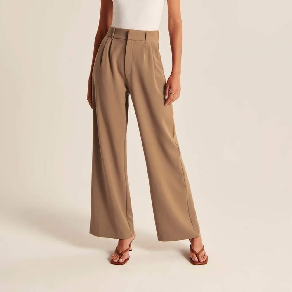 Daisy Grace size small, short, tan/brown wide leg slack